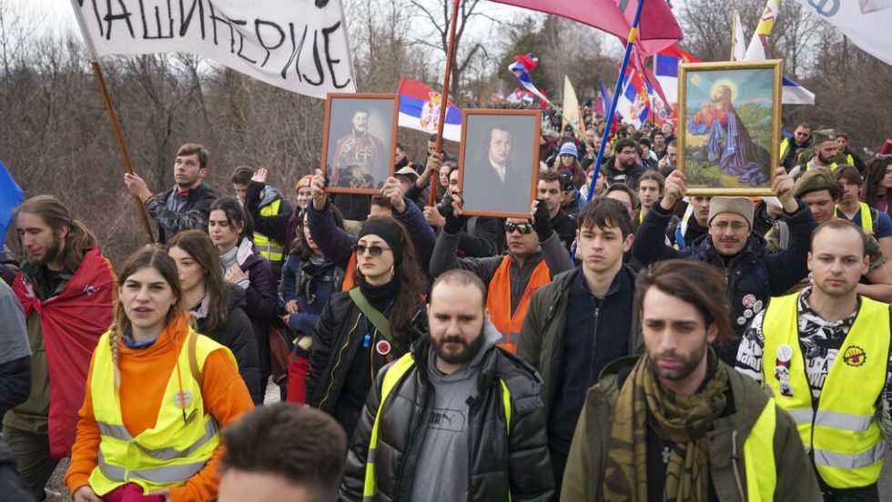 Μεγάλη πορεία 140 χιλιομέτρων προς το Κραγκούγεβατς για συμμετοχή στο σημερινό πάνδημο κάλεσμα
