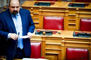 Η συγκρότηση προανακριτικής επιτροπής και η υπό προθεσμία παραίτησή του έκαναν τον Χρήστο Τριαντόπουλο περιζήτητο μεταξύ των συναδέλφων του