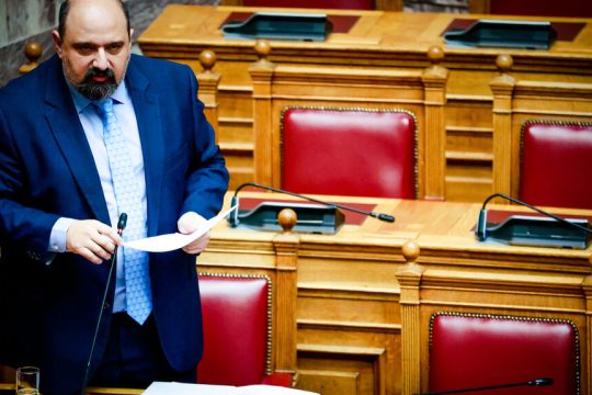 Η συγκρότηση προανακριτικής επιτροπής και η υπό προθεσμία παραίτησή του έκαναν τον Χρήστο Τριαντόπουλο περιζήτητο μεταξύ των συναδέλφων του