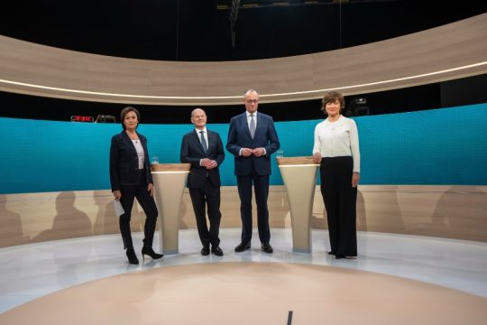 Debate_Germany_1020