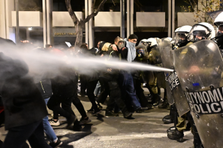 αστυνομική βία κατά διαδηλωτών