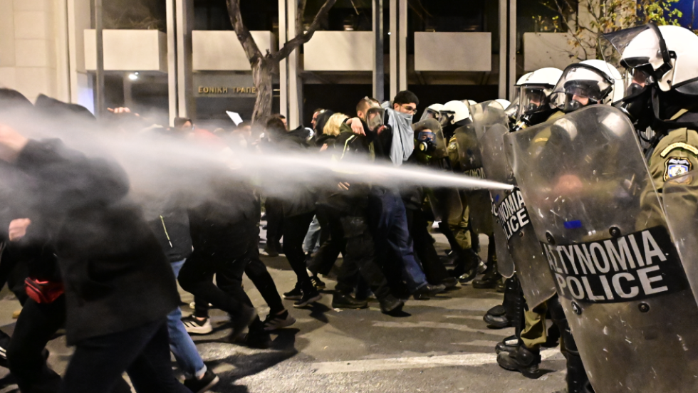 αστυνομική βία κατά διαδηλωτών