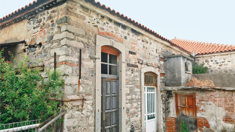 lesvos-ktiria-petra