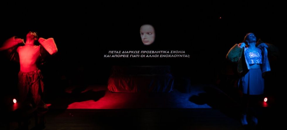 parastasi-kokkines grammes