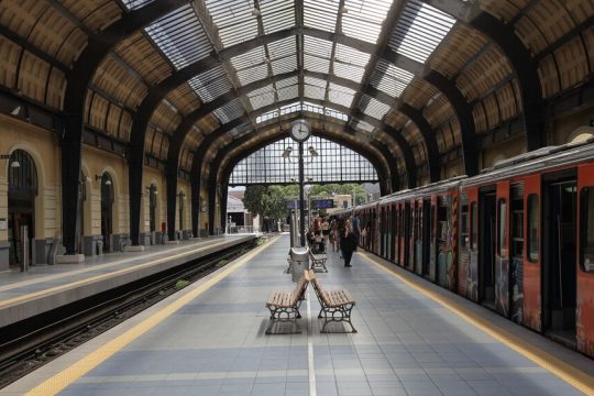 Την υπογειοποίηση των γραμμών του Ηλεκτρικού από το Φάληρο μέχρι τον σταθμό του Πειραιά προτείνει το ΕΒΕΠ