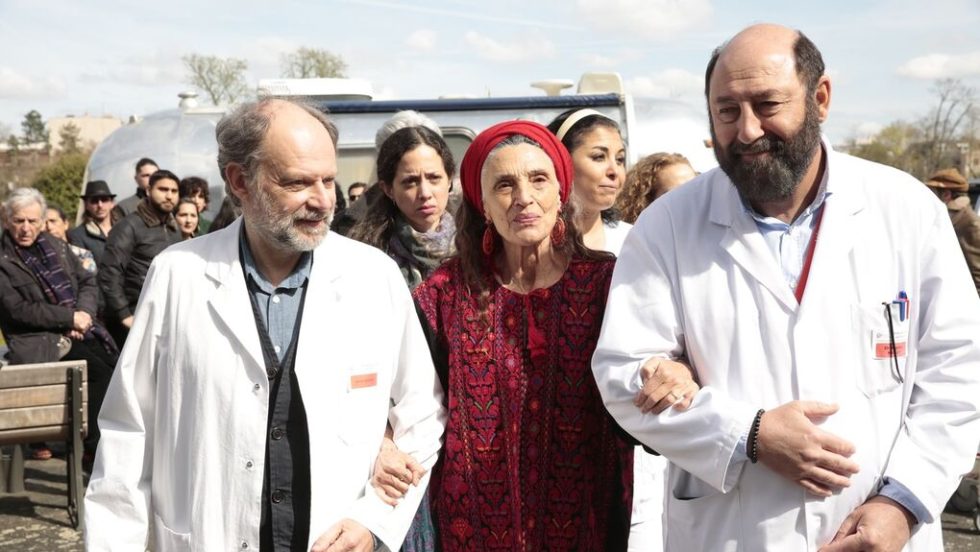 Σκηνή από τα γυρίσματα της ταινίας «Τελευταία ανάσα» (Ο Κώστας Γαβράς διακρίνεται αριστερά στο κάδρο)