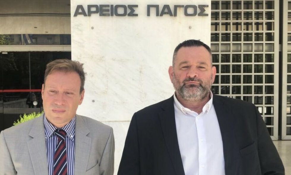 Ο Γ. Ζωγράφος με τον Λαγό έξω από τον Αρειο Πάγο