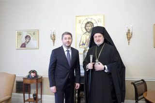 Με τον αρχιεπίσκοπο Ελπιδοφόρο συναντήθηκε χθες στη Νέα Υόρκη ο πρόεδρος του ΠΑΣΟΚ, Ν. Ανδρουλάκης