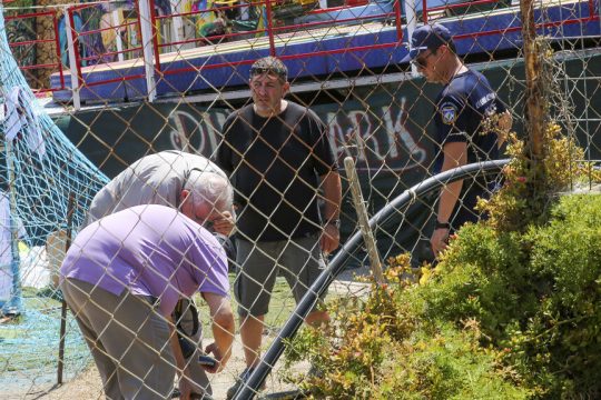 Ο τραγικός πατέρας στο λούνα παρκ του Πευκοχωρίου όπου έχασε τη ζωή του ο 19χρονος γιος του