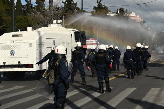 Δυναμεις των ΜΑΤ στο συλλαλητήριο για τα Τέμπη