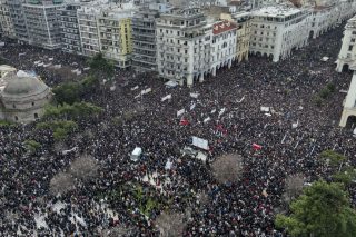 Μεγαλειώδης συγκέντρωση στη Θεσσαλονίκη για την επέτειο από το έγκλημα των Τεμπών