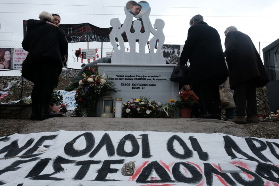 Τρισάγιο στα Τέμπη για τα θύματα
