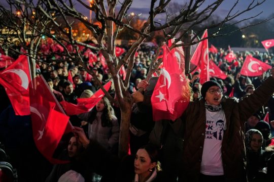Διαδηλώσεις στην Κωνσταντινούπολη μετά τη σύλληψη του Ιμάμογλου