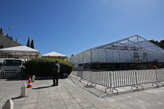 κατασκευή της Coca Cola μπροστά στο Καλλιμάρμαρο
