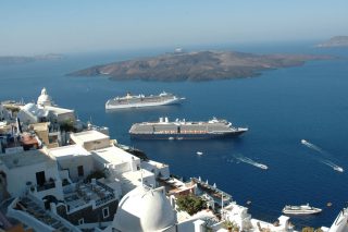 Η Σαντορίνη αποτελεί αγαπημένο προορισμό για τα κρουαζιερόπλοια