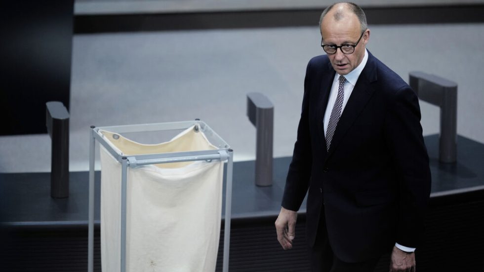 Ο καγκελάριος Φρίντριχ Μερτς κατά την ψηφοφορία στην Μπούντεσταγκ