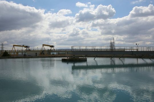 Δεξαμενές νερού στις εγκαταστάσεις της Μονάδας Επεξεργασίας Νερού της ΕΥΔΑΠ στις Αχαρνές