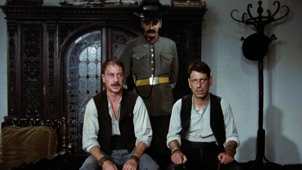 Από την ταινία «Το έγκλημα της Κουένκα» (1980) της Ισπανίδας Πιλάρ Μιρό