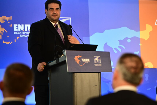 Ο Θοδωρής Λιβάνιος στο βήμα του κοινού συνεδρίου ΚΕΔΕ και ΕΝΠΕ