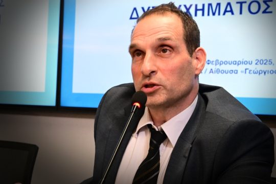 Ο τέως αναπληρωτής πρόεδρος του ΕΟΔΑΣΑΑΜ, Χρήστος Παπαδημητρίου από την παρουσίαση του πορίσματος για το δυστύχημα στα Τέμπη