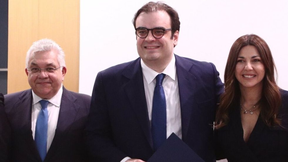 Η ημέρα που ο Κυριάκος Πιερρακάκης παραδίδει τη σκυτάλη στους διαδόχους του, Σοφία Ζαχαράκη και Νίκο Παπαϊωάννου