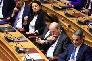 Κυριάκος Μητσοτάκης και μέλη της κυβέρνησης στη Βουλή