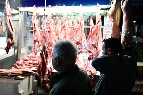 Καταναλωτές στην αγορά