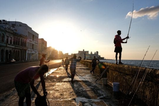 Ψαράδες στον Malecon στην Αβάνα