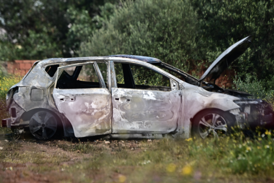βρέθηκε καμένο το όχημα που χρησιμοποίησαν οι δράστες