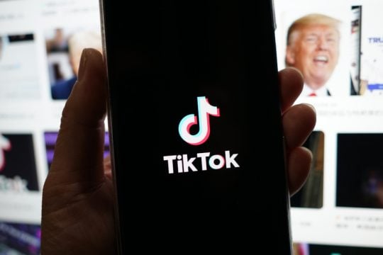 TikTok - Κομισιόν: Ο εθιστικός σχεδιασμός παραβιάζει τον Νόμο για τις Ψηφιακές Υπηρεσίες