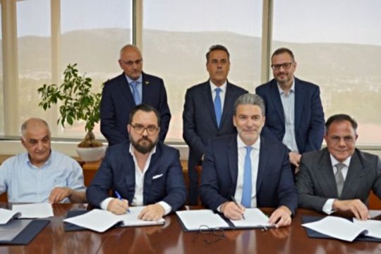Από τη χθεσινή υπογραφή της συμφωνίας για την κατασκευή μονάδας παραγωγής ηλεκτρικής ενέργειας από φυσικό αέριο στη Λάρισα