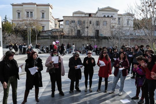 Από συγκέντρωση έξω από το Πρωτοδικείο Αθηνών όταν εκδικαζόταν σε πρώτο βαθμό η υπόθεση του κυκλώματος τράφικινγκ της Ηλιούπολης