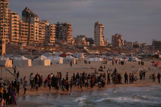 Παλαιστίνιοι εκτοπισμένοι σε καταυλισμό στην Πόλη της Γάζας