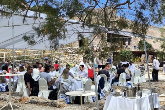 Δεξίωση, που έμοιαζε με γάμο ή βάπτιση στη Σπιναλόγκα