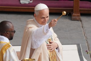Papas_Leon_Enthronisi_1020_1