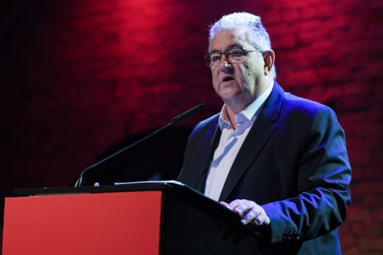 «Χτύπημα» Κουτσούμπα για το μήνυμα Μητσοτάκη: «Άνθρακες ο θησαυρός κύριε πρωθυπουργέ»