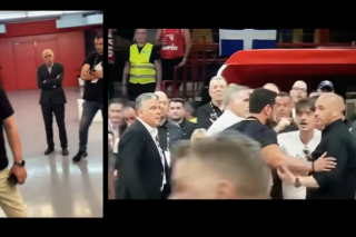 Μια εισαγγελέας και τουλάχιστον τρεις ανώτατοι αστυνομικοί, μεταξύ των οποίων και ο ΓΑΔΑρχης, παρακολουθούν σχεδόν αμέτοχοι τον Δημήτρη Γιαννακόπουλο να βρίζει χυδαία