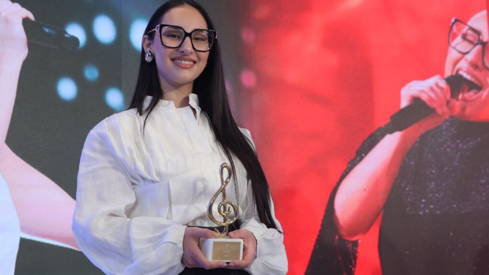 Πήγε καλά στη Eurovision, αλλά κόπηκε από τη λογοκρισία σε σχολείο μας η Κλαυδία