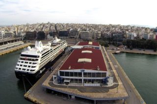 Κρουαζιερόπλοιο στο λιμάνι του Πειραιά