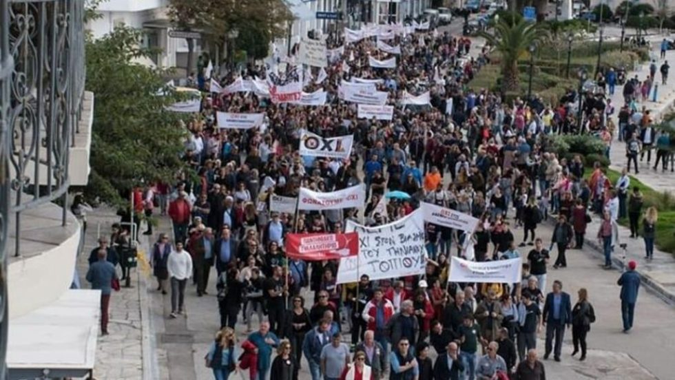 Συλλαλητήριο κατά της εγκατάστασης ανεμογεννητριών στην Τήνο
