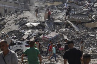 Ερειπια στη Γαζα από τους Ισραηλινούς βομβαρδισμούς