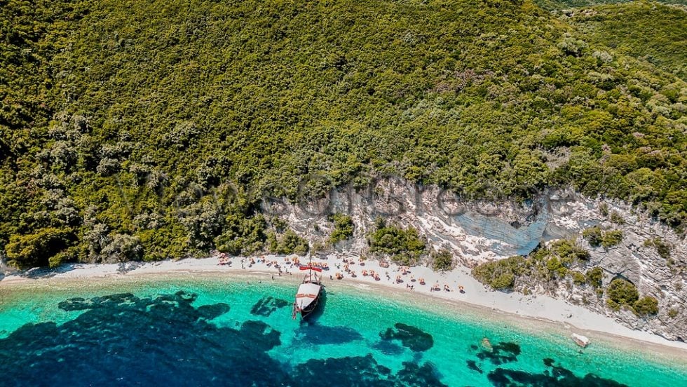 Ο εξωτικός όρμος Κλιμάκι στη Λευκάδα