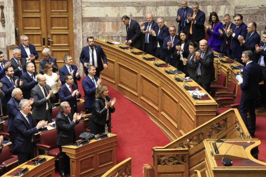 Ο Κυριάκος Μητσοτάκης και οι υπουργοί στη Βουλή