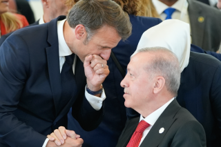 ο Εμανουέλ Μακρόν και ο Ταγίπ Ερντογάν
