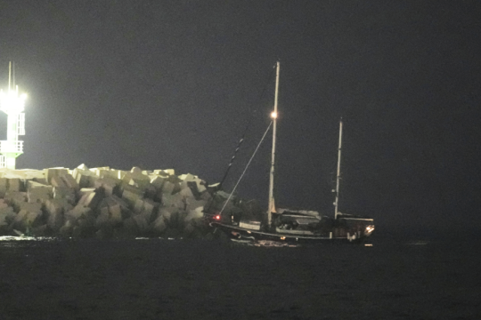 το Madleen μπαίνει στο λιμάνι Ασντόντ του Ισραήλ