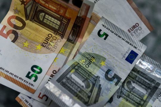 Πιερρακάκης: Συμπληρωματικός προϋπολογισμός 800 εκατ. – Ενίσχυση 300 ευρώ και σε χήρες άνω των 60 ετών