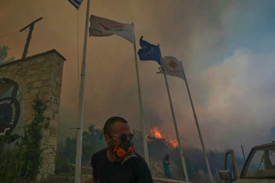 Καταστροφικές πυρκαγιές στην Κύπρο