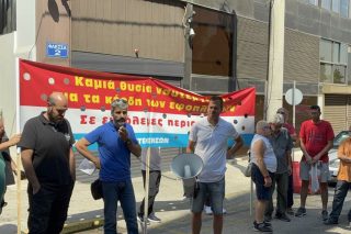 Από την κινητοποίηση των ναυτεργατών έξω από τα γραφεία της ΕΕΕ στον Πειραιά