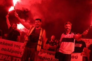 Λιμενεργάτες, εργαζόμενοι, φοιτητές και αλληλέγγυοι διαδηλώνουν στον Πειραιά στόχο το μπλοκάρισμα στρατιωτικού φορτίου στο Ισραήλ