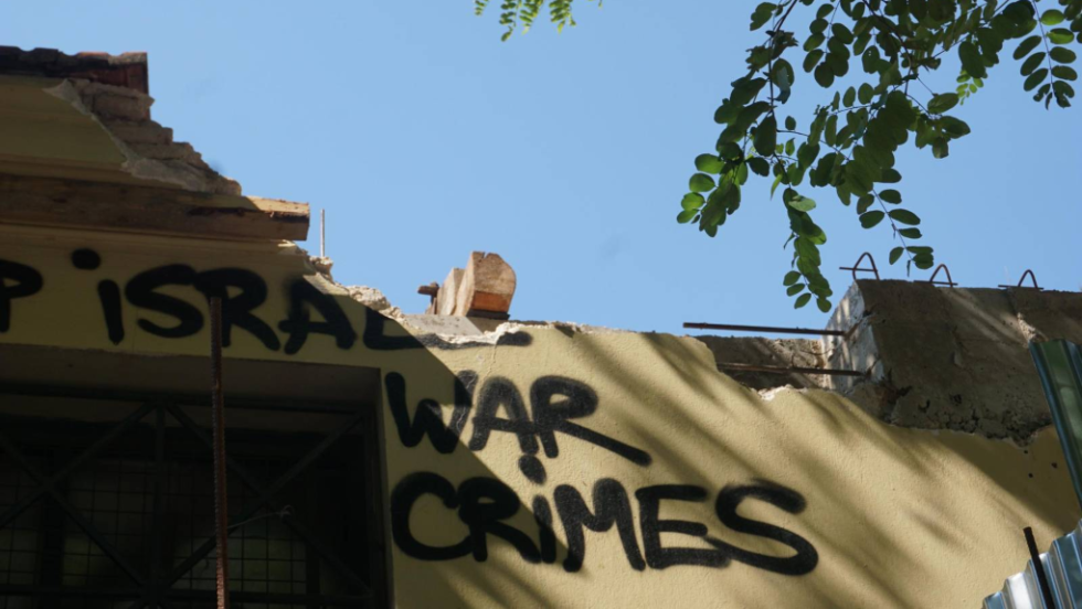 3/6/2025: σημείο του γείσου που κατέρρευσε και δεν έχει ακόμα πληρωθεί με δοκό οπλισμένου σκυροδέματος